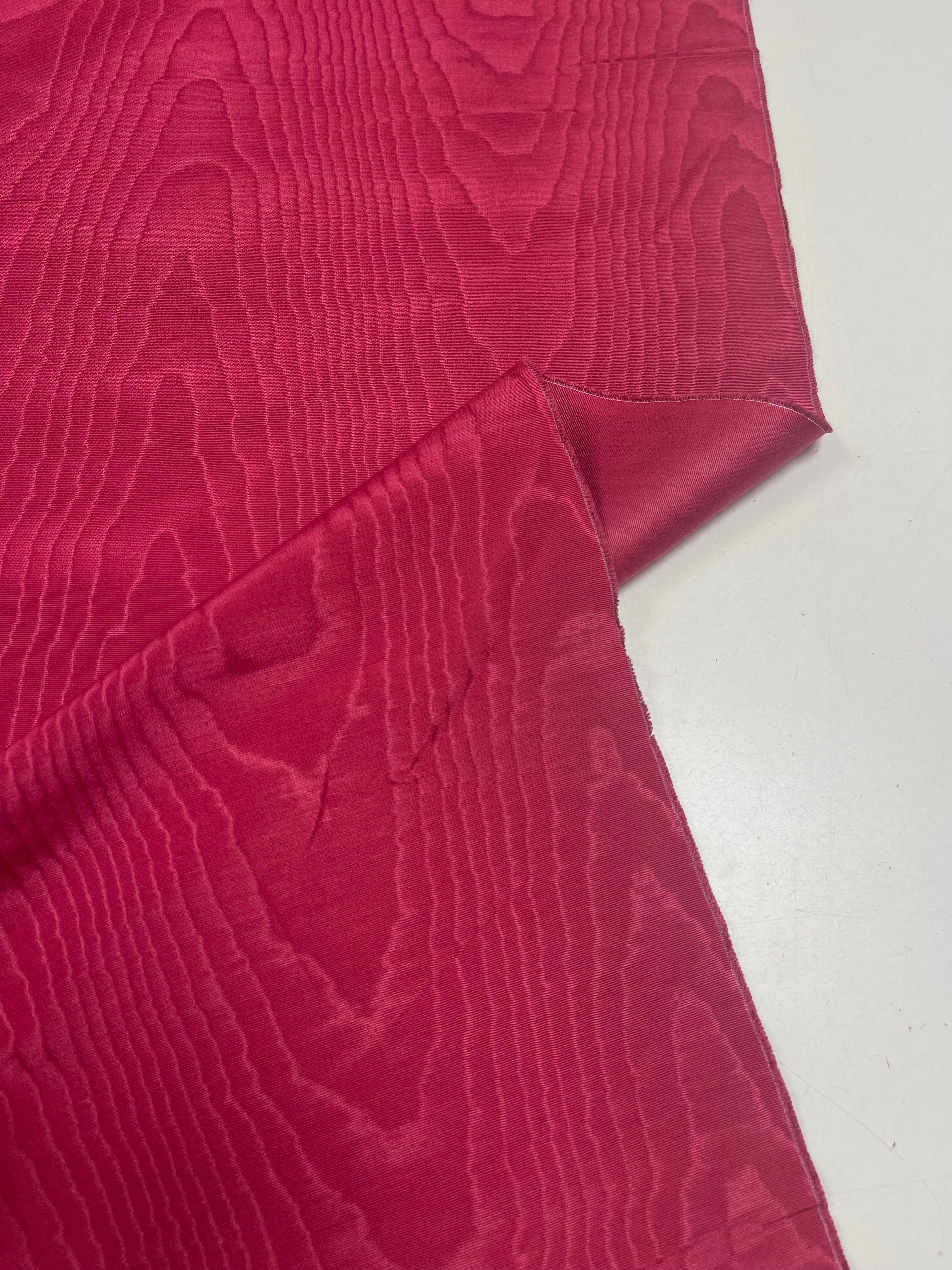 Moiré viscose cyclamen.