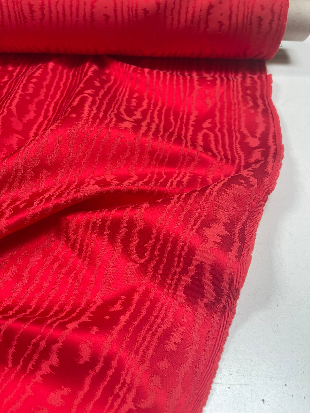 Jacquard Moiré red