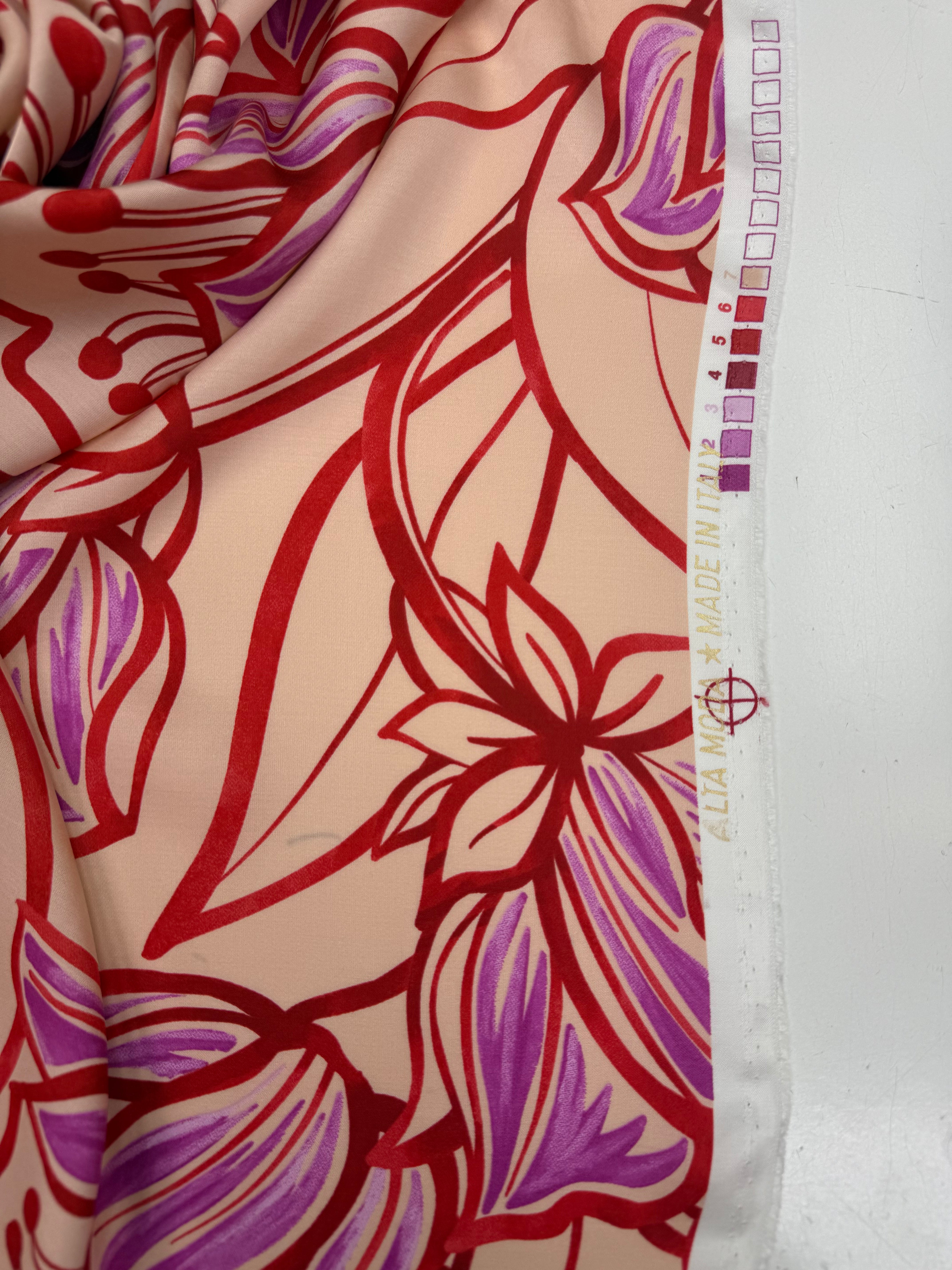 Viscose satijnbinding met tulp print