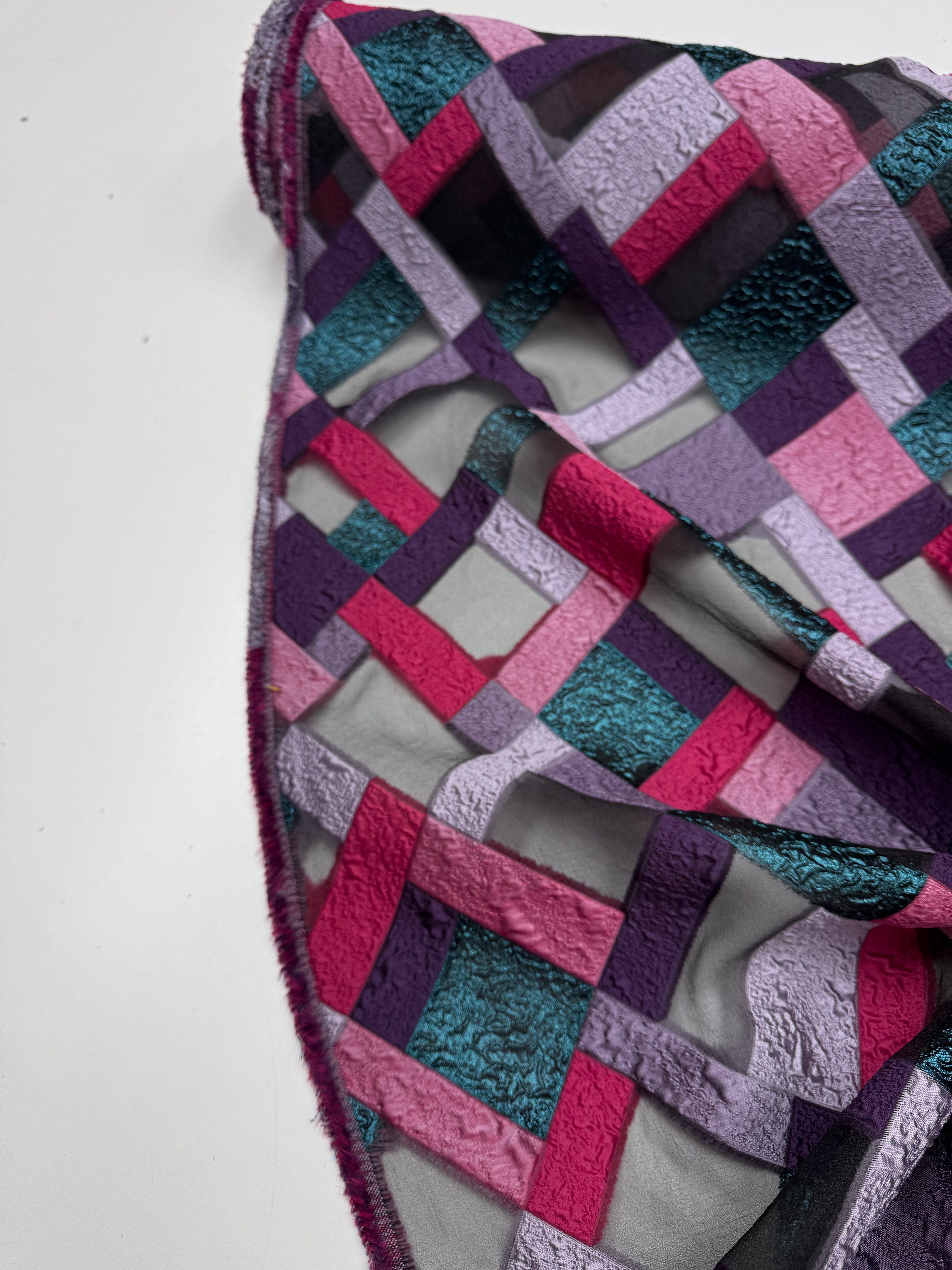Jacquard graphic semi-transparent with lurex.