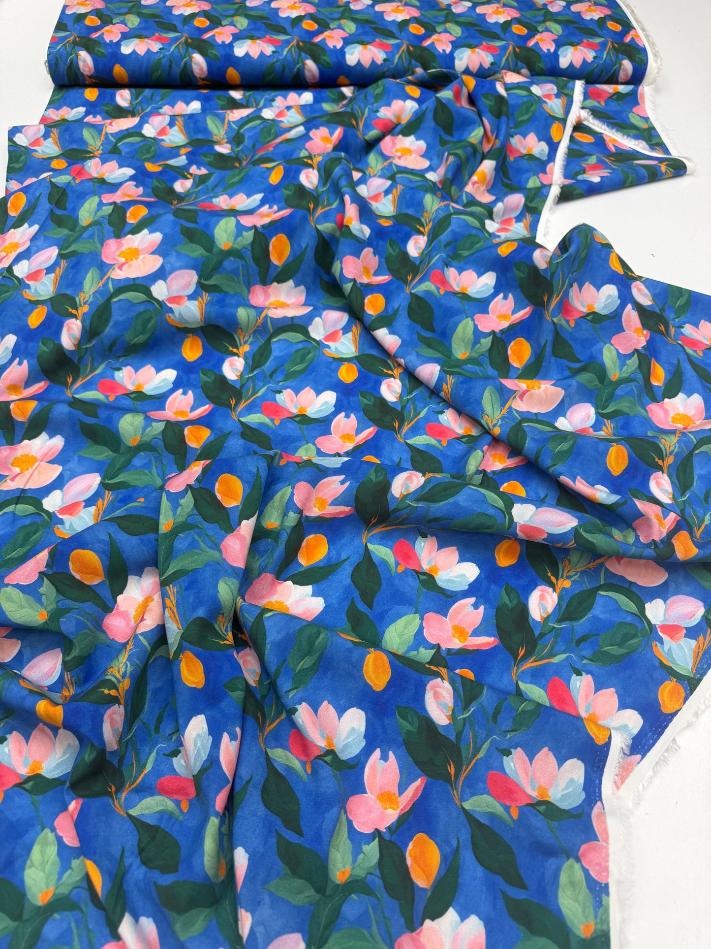 Bloem helder blauw viscose stretch.