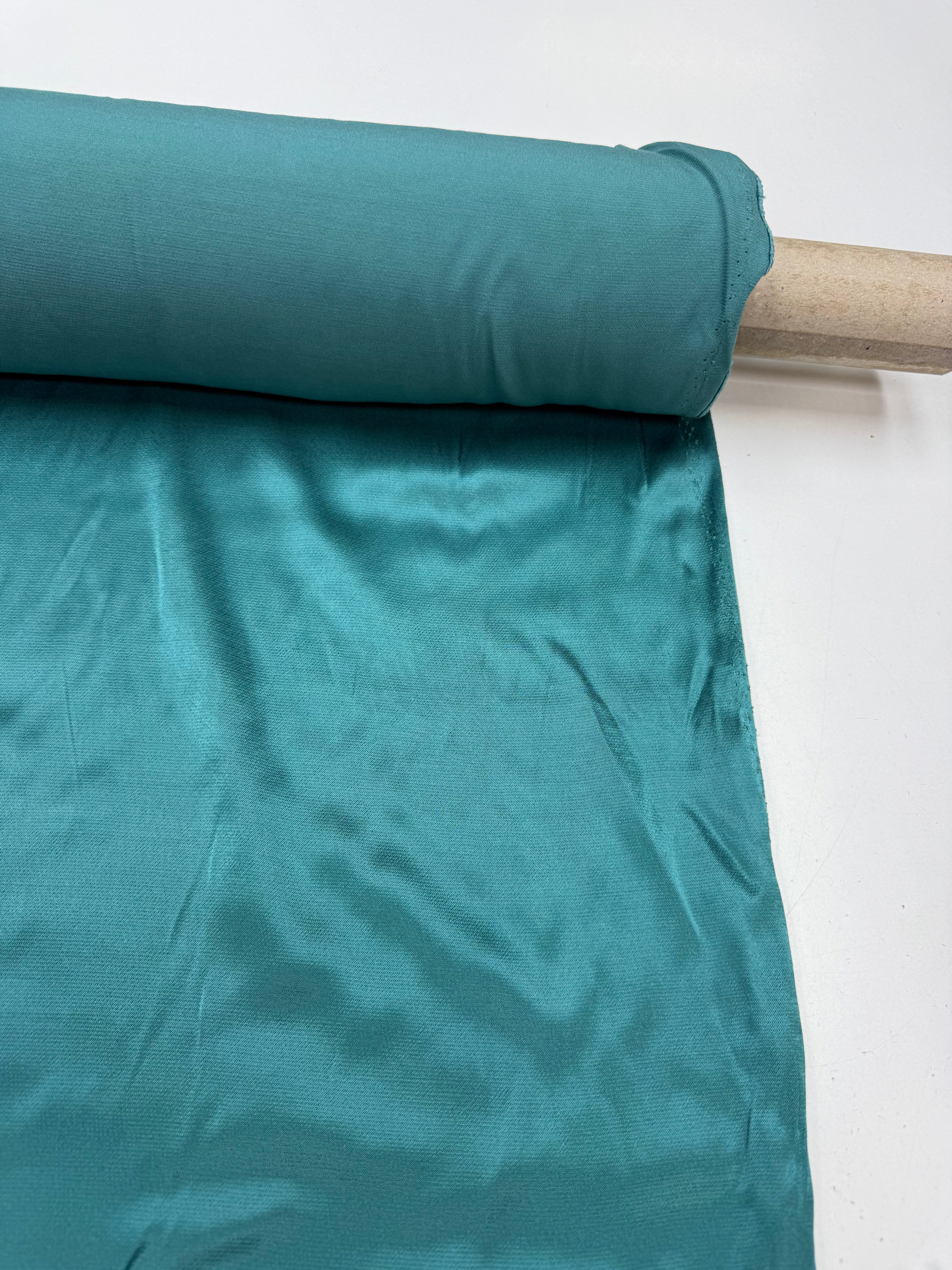 Viscose satijn binding ecovero zee blauw/groen
