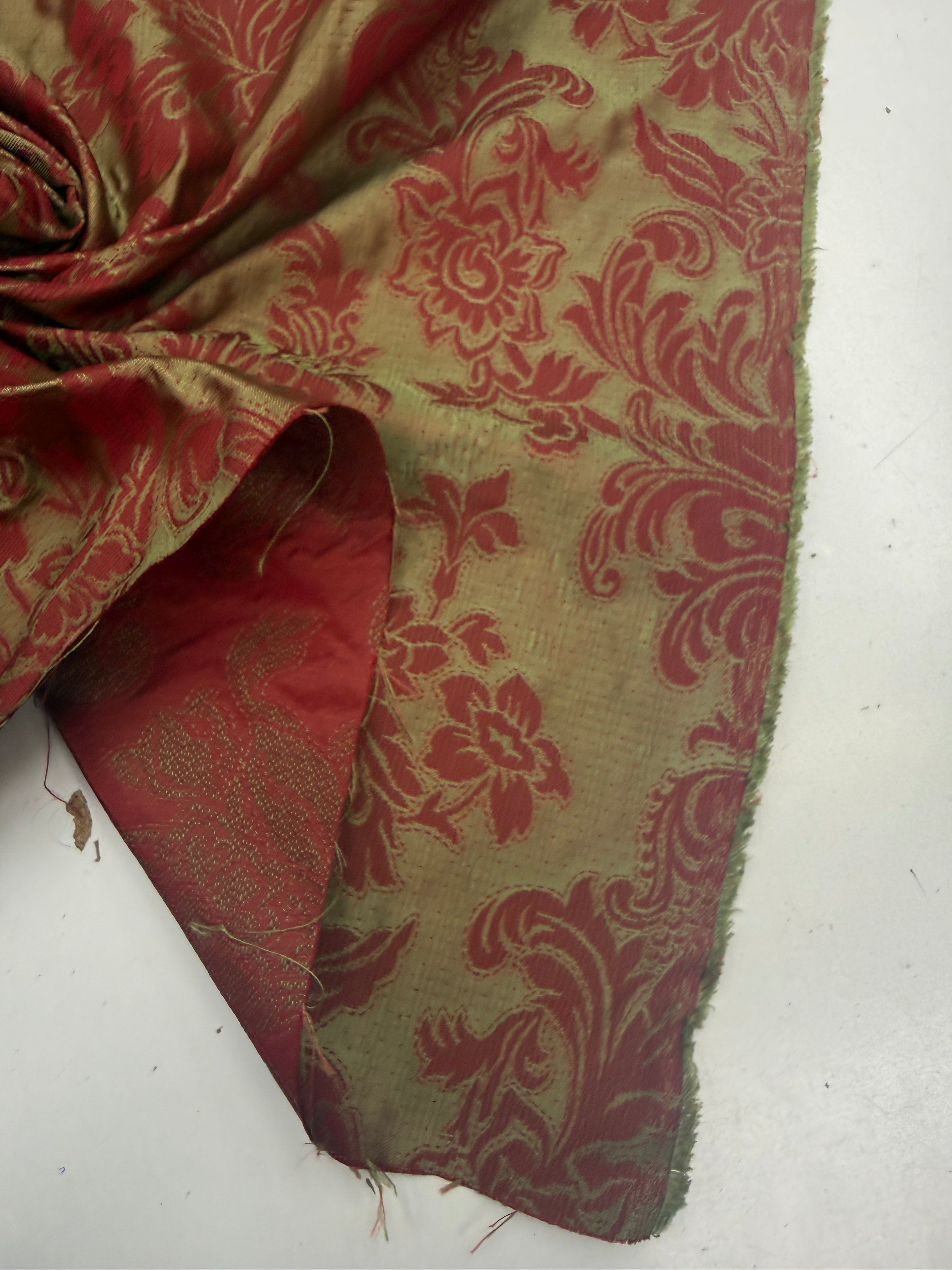 Jacquard zijden classic rood groen