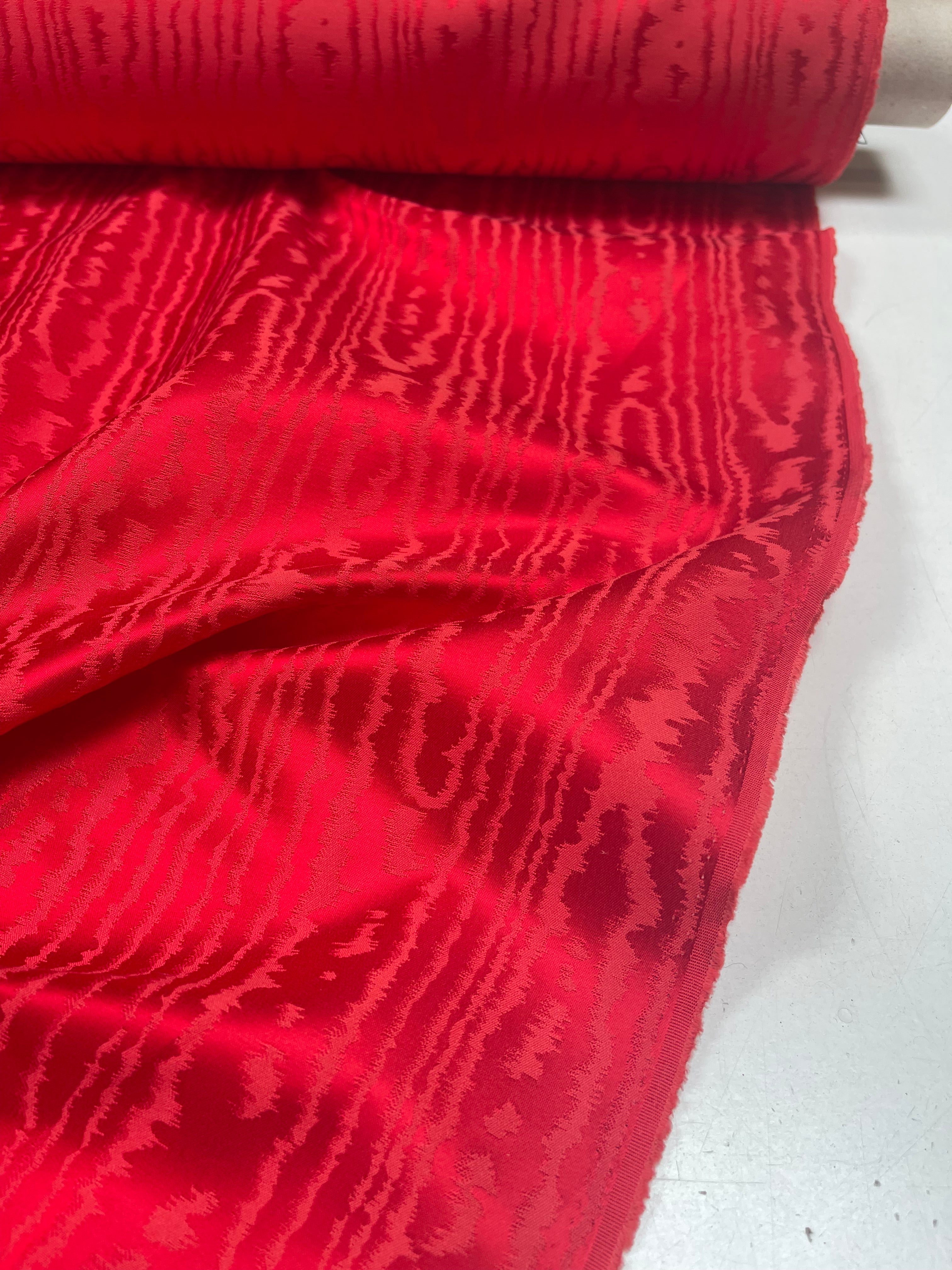Jacquard Moiré red