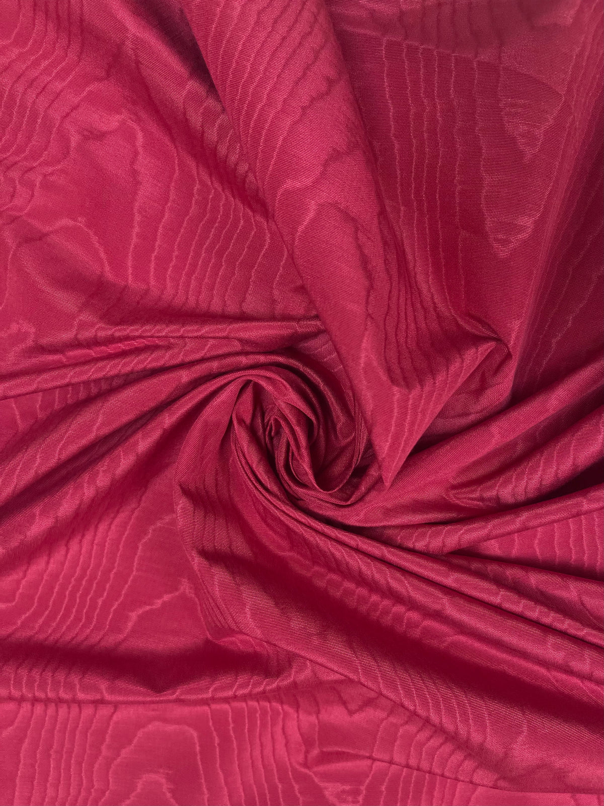 Moiré viscose cyclamen.