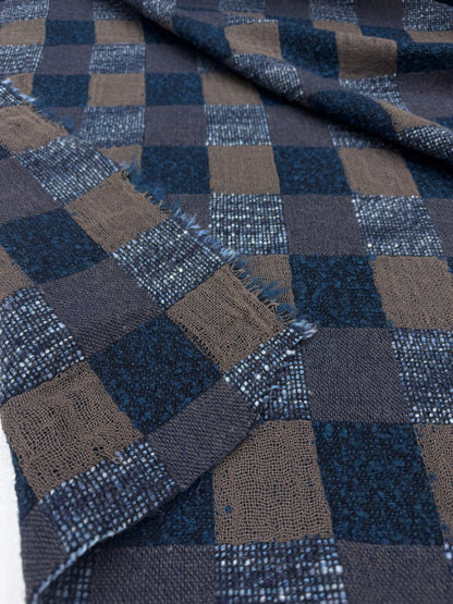 Geblokte wol blend Jaquard blauw tinten.