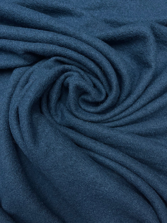 Gekookte wol / viscose donker petrol.