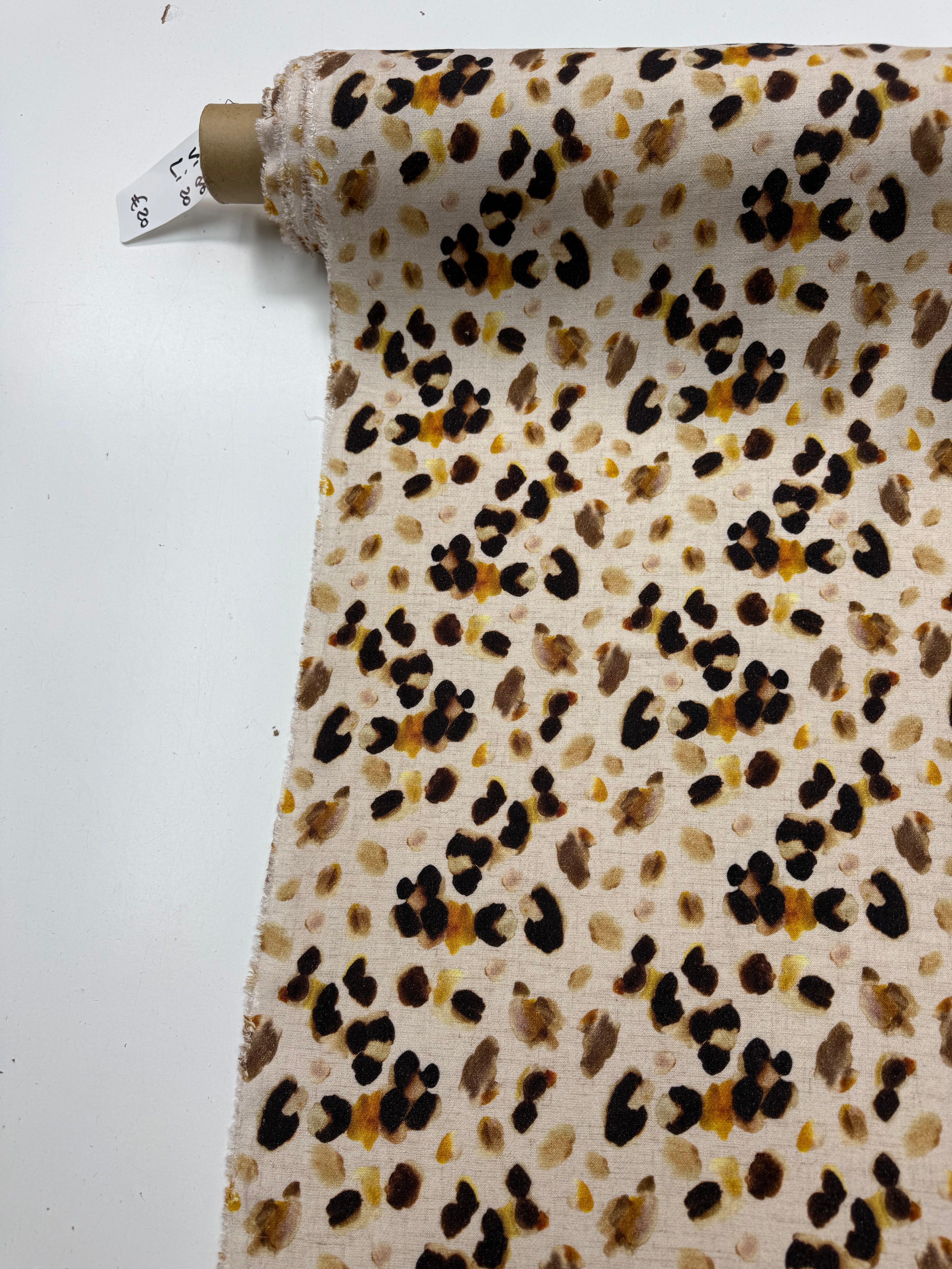 Viscose linnen blend met animal print