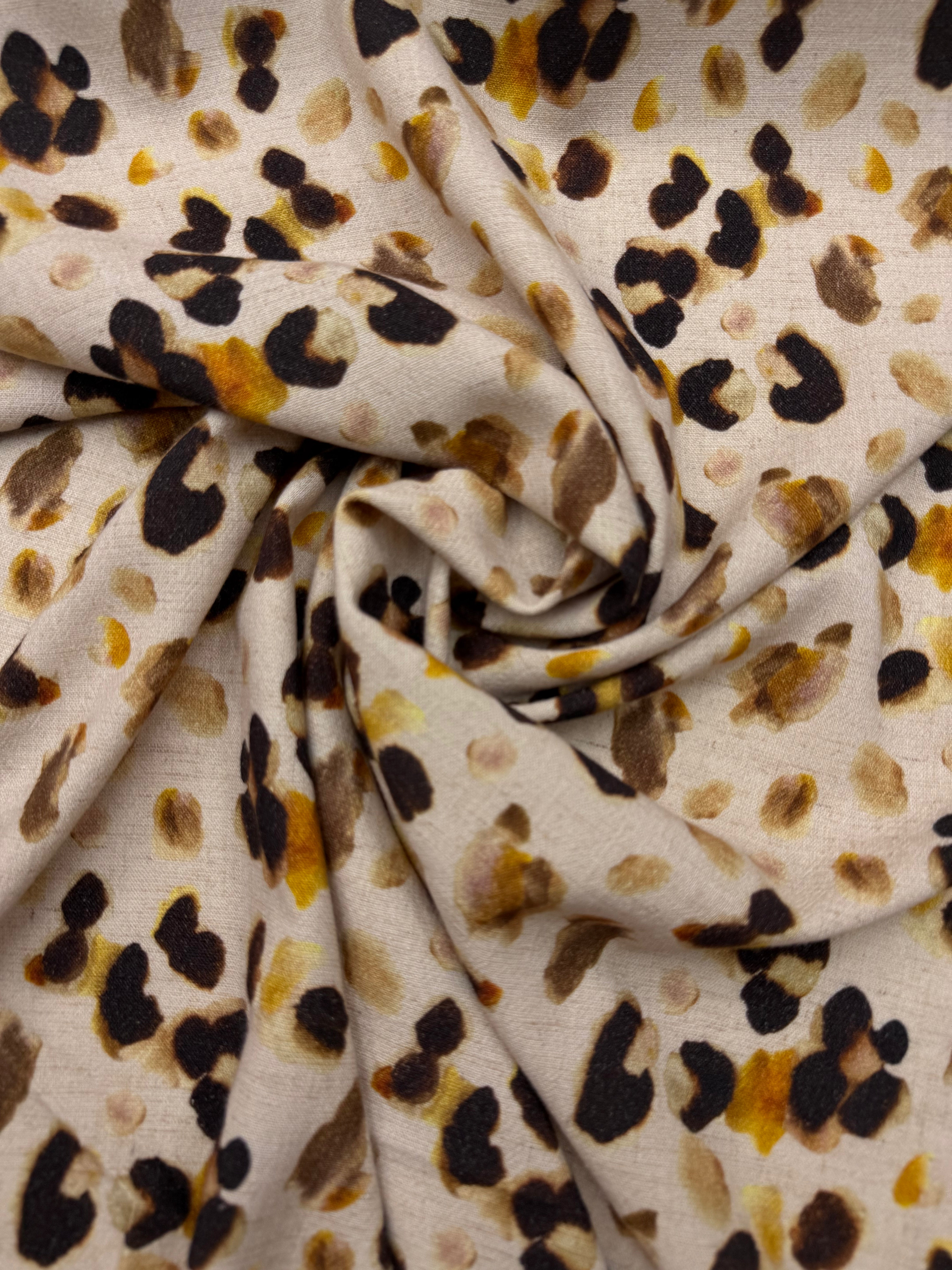 Viscose linnen blend met animal print
