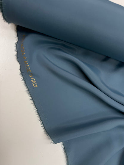 Crepe accetaat zijden vergrijsd blauw