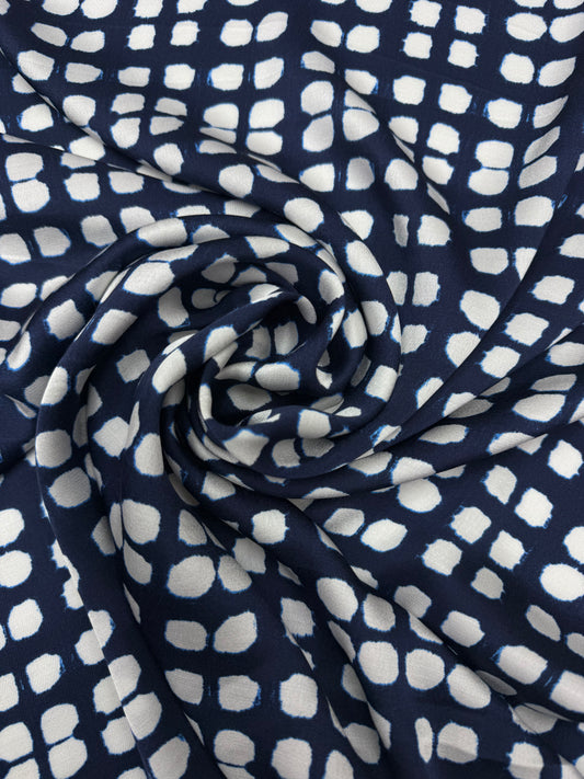Viscose satijn abstract dots navy white.