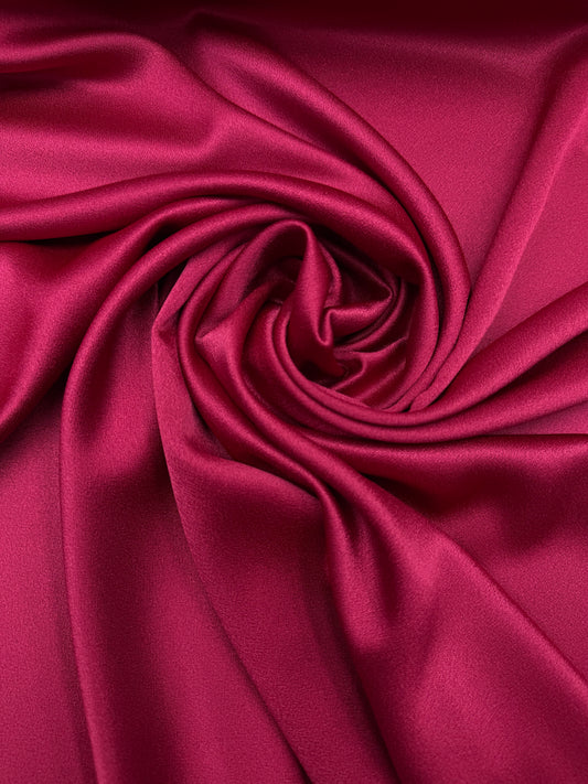 Crepe satijn Cady cerise rood.