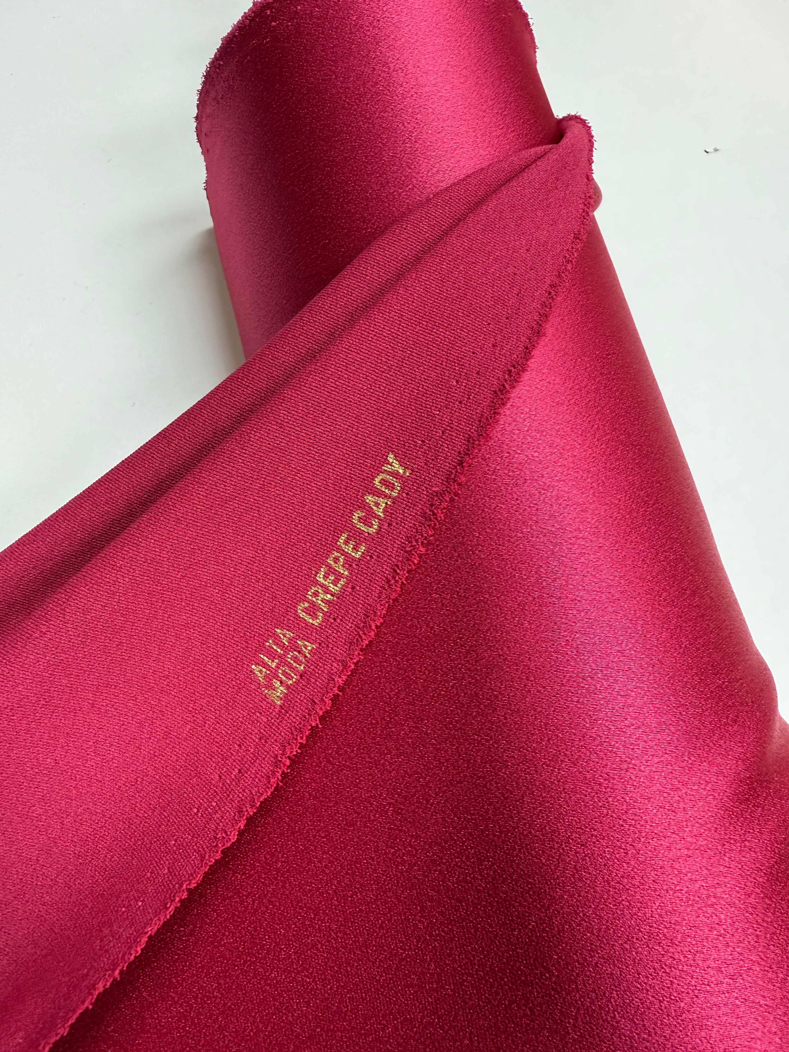 Crepe satijn Cady cerise rood.