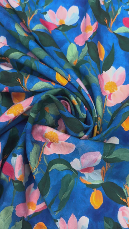 Bloem helder blauw viscose stretch.