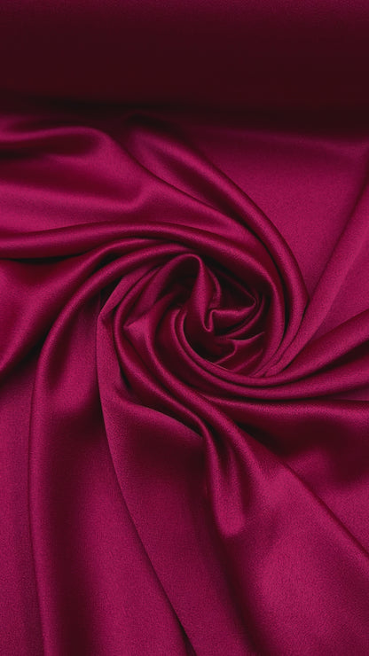 Crepe satijn Cady cerise rood.